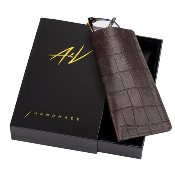 Minimalist Calfskin Eyewear Case – Alligator Grain Finish - Hickory Color - Picture 2 of 3